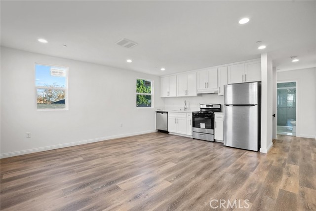 Detail Gallery Image 4 of 12 For 11560 Archwood St, North Hollywood,  CA 91606 - 2 Beds | 2 Baths