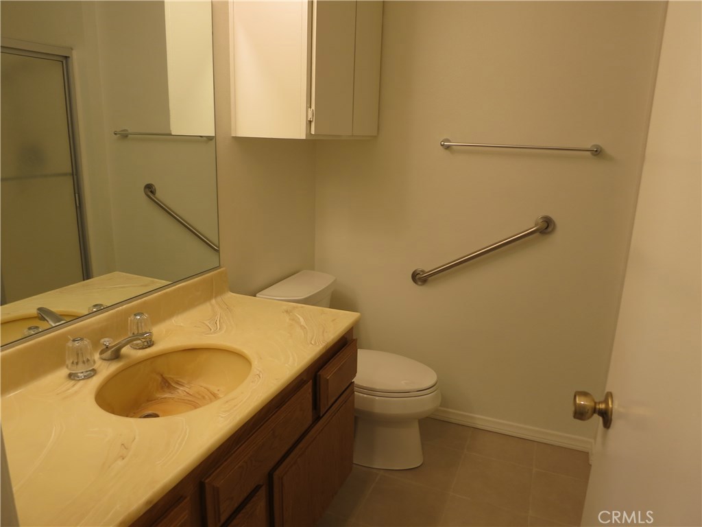MLS #OC25048318 img 1