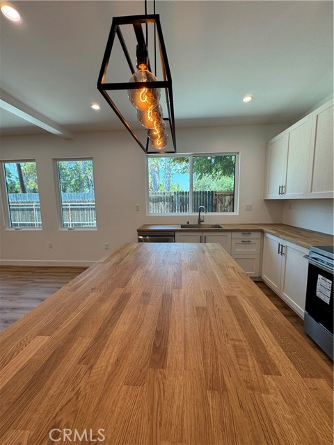 17457 Bullock Street, Encino CA: https://media.crmls.org/medias/e1a3b67e-39ca-4d08-b39d-3fa28d156988.jpg