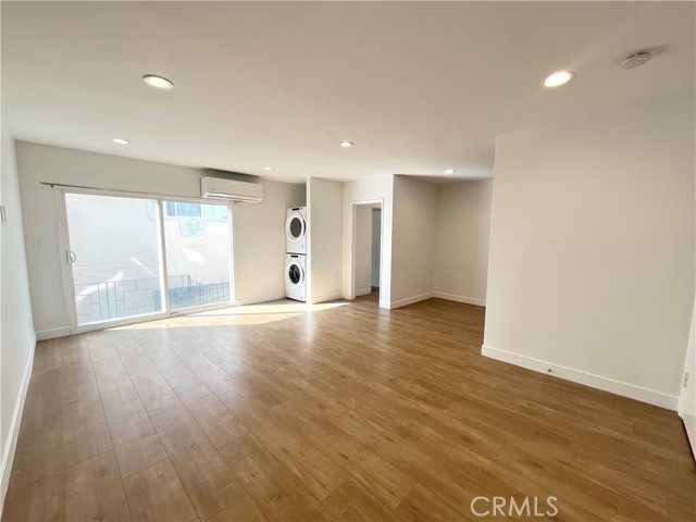 Detail Gallery Image 3 of 11 For 8308 Clinton Ave #3,  West Hollywood,  CA 90048 - 1 Beds | 1 Baths