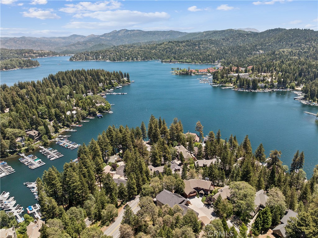 https://media.crmls.org/medias/e1a46a09-2c1d-4c9b-b01e-045351960e4d.jpg?preset=X-Large