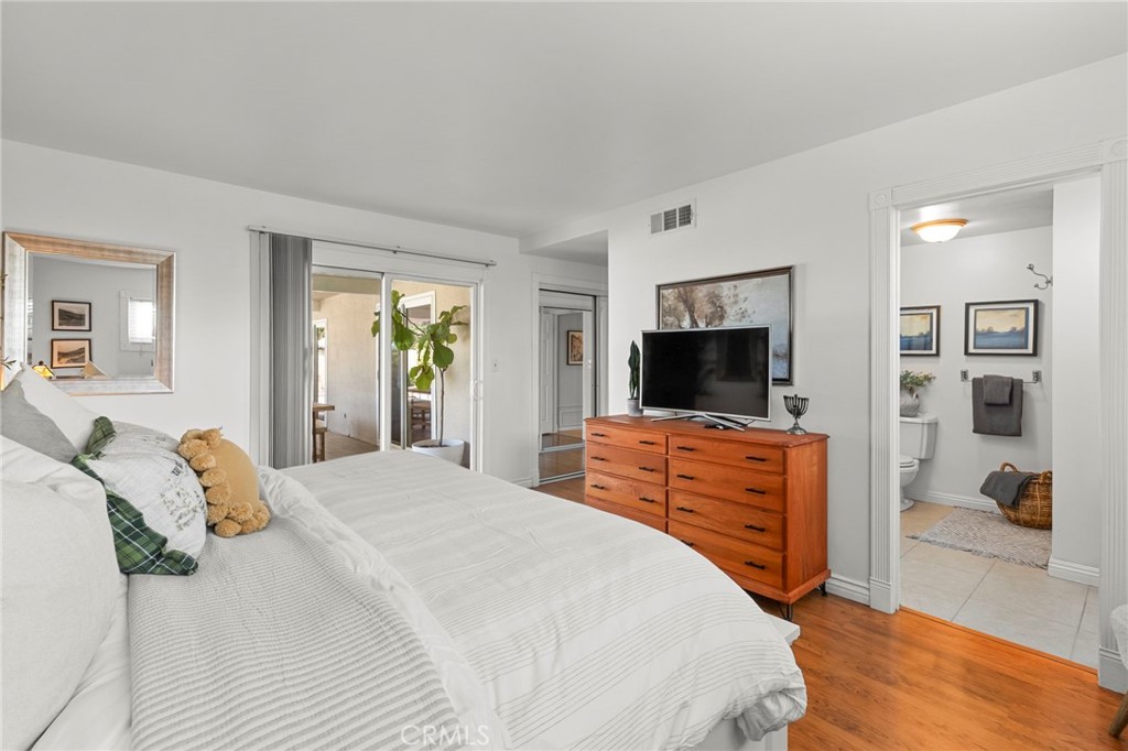 https://media.crmls.org/medias/e1a4895c-8481-4ce7-9210-1ba9bda41daf.jpg?preset=X-Large