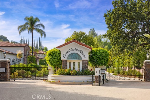 5092 Parkway Calabasas, Calabasas CA: https://media.crmls.org/medias/e1a49a71-b541-4f7c-8ddc-19a14fdc3bab.jpg