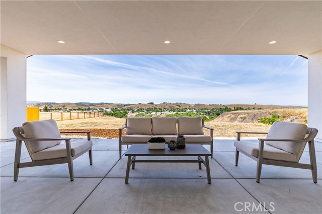 Detail Gallery Image 14 of 64 For 13165 N Bluffs Ct, San Miguel,  CA 93451 - 4 Beds | 2/1 Baths