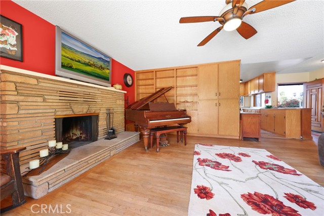 120 Franklin Avenue, Redlands CA: https://media.crmls.org/medias/e1a535a3-b653-4b35-a4ec-82347bd7c411.jpg