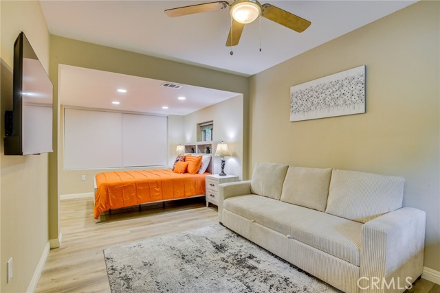 Detail Gallery Image 3 of 26 For 26131 Lake Forest Dr, Twin Peaks,  CA 92391 - 3 Beds | 3 Baths