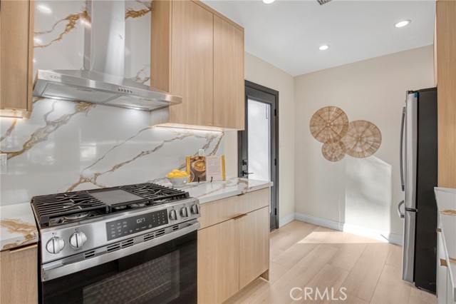 Detail Gallery Image 16 of 35 For 19120 Bessemer, Tarzana,  CA 91335 - 4 Beds | 3 Baths