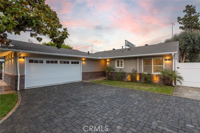 484 Traverse Dr, Costa Mesa, CA 92626