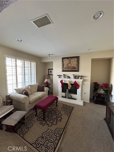 Detail Gallery Image 2 of 42 For 2619 W Summerset Dr, Rialto,  CA 92377 - 5 Beds | 4/1 Baths