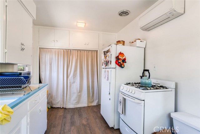 28 N Michigan Street, Redlands CA: https://media.crmls.org/medias/e1a67b68-ba36-40c4-8ff4-1973f66e11f9.jpg