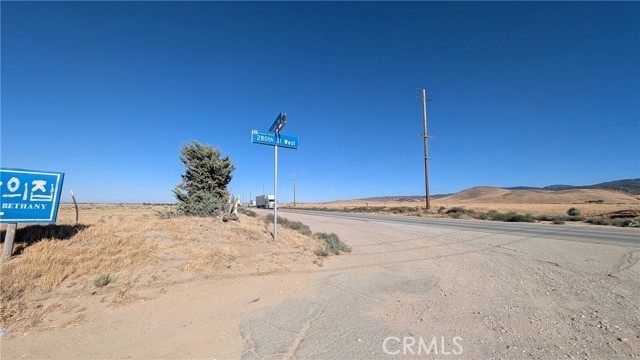 275 W Avenue B, Lancaster CA: https://media.crmls.org/medias/e1a6f299-92c8-4d60-944e-5bcb49b65f33.jpg