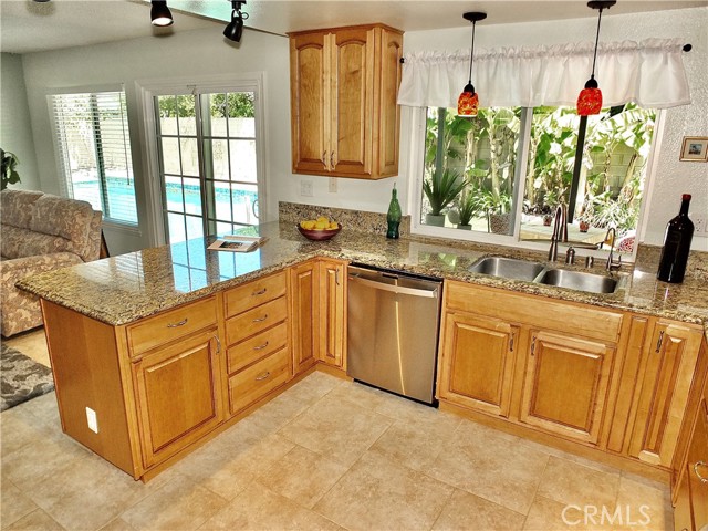Detail Gallery Image 14 of 42 For 16070 Caribou St, Fountain Valley,  CA 92708 - 4 Beds | 2 Baths