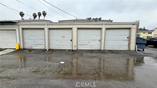 305 Orchid Lane, Pomona CA: https://media.crmls.org/medias/e1a79ca8-c286-4084-ab4c-8709df550203.jpg