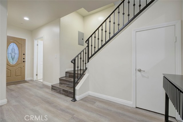 Detail Gallery Image 12 of 34 For 3974 Pennsylvania #112,  La Crescenta,  CA 91214 - 3 Beds | 3 Baths