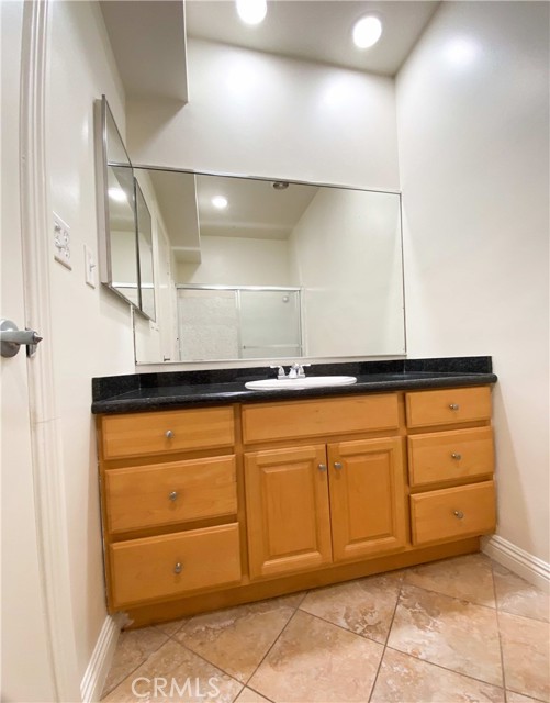 908 15th Street, Santa Monica CA: https://media.crmls.org/medias/e1a8f076-9f43-4af6-a84d-8d148b56b501.jpg