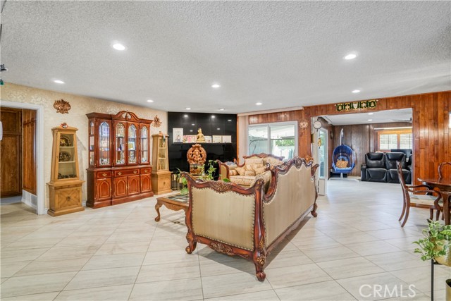 Detail Gallery Image 10 of 44 For 24206 Saint Edens Circle, West Hills,  CA 91307 - 4 Beds | 3 Baths