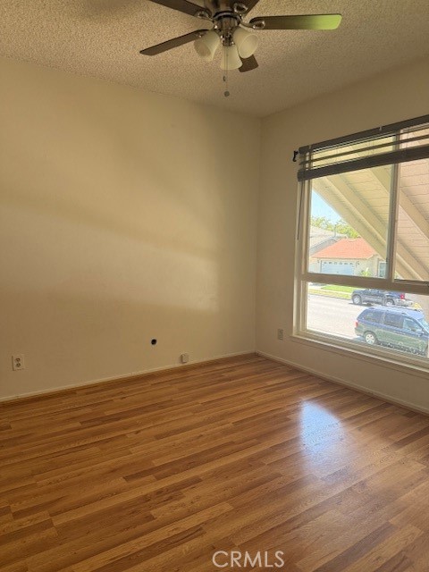 Detail Gallery Image 12 of 17 For 2277 Larch St, Simi Valley,  CA 93065 - 5 Beds | 2/1 Baths