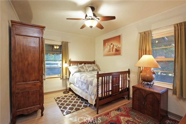 404 N Vinedo Avenue, Pasadena CA: https://media.crmls.org/medias/e1aa9bdd-2b28-44b2-9895-e8b6001e326b.jpg