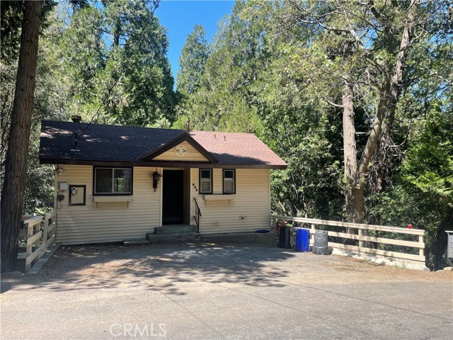 652 Knoll Drive, Crestline CA: https://media.crmls.org/medias/e1aaa245-785a-4c7d-a7e6-b94abf937cc1.jpg