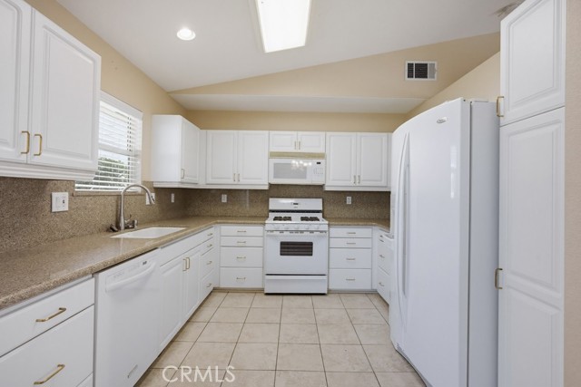 Detail Gallery Image 9 of 28 For 2998 Elder, Hemet,  CA 92545 - 3 Beds | 2 Baths
