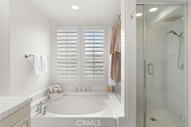 5 Orange Blossom Circle, Mission Viejo CA: https://media.crmls.org/medias/e1ab3f97-a32d-4848-b3e2-490fe0a061ee.jpg