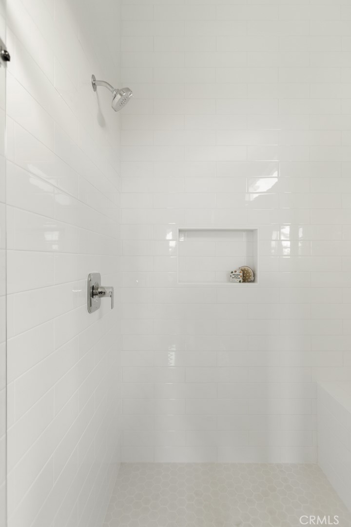 https://media.crmls.org/medias/e1ac4d9c-a71a-4ba6-b4c5-619c5870c27d.jpg?preset=X-Large