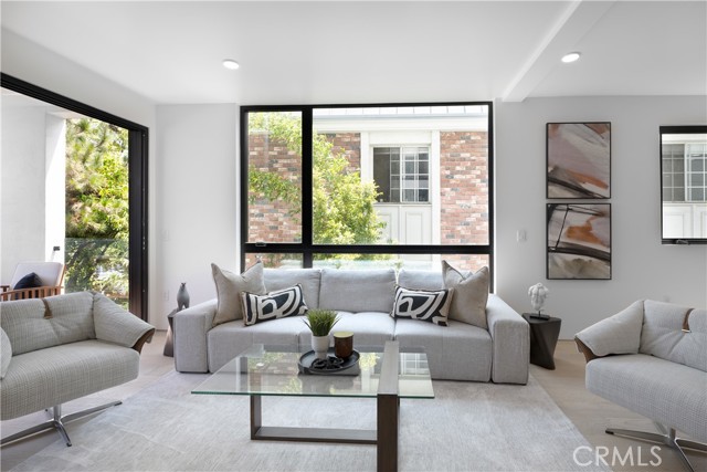 Detail Gallery Image 8 of 21 For 1361 Kelton Ave #403,  Los Angeles,  CA 90024 - 2 Beds | 2 Baths