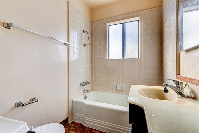 Detail Gallery Image 7 of 35 For 340 Avenue F, Redondo Beach,  CA 90277 - 3 Beds | 2 Baths