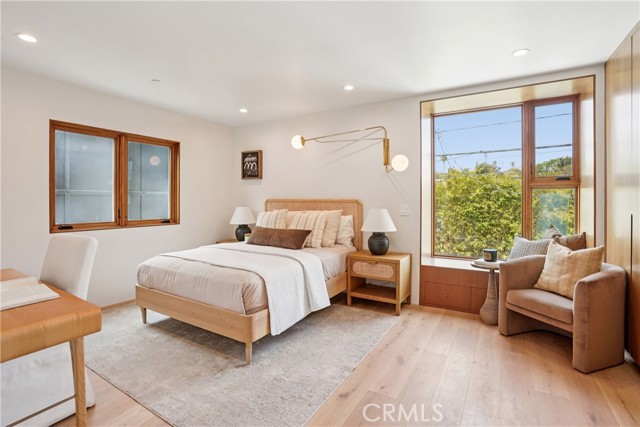 Image 35 of 66 For 647 Navy Street