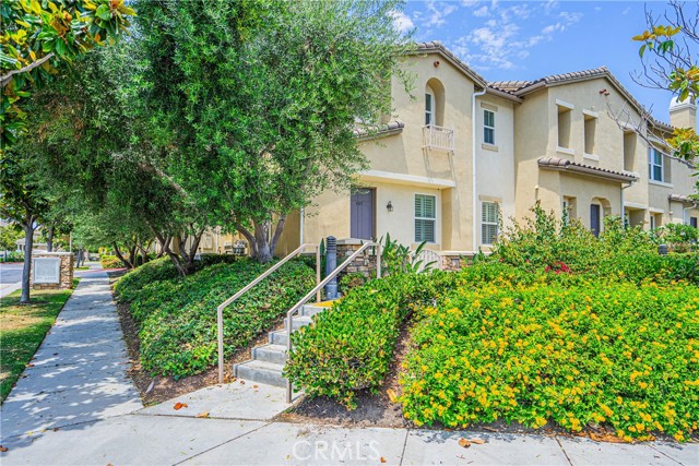 Detail Gallery Image 2 of 29 For 405 N Magnolia Ave, Anaheim,  CA 92801 - 3 Beds | 2/1 Baths