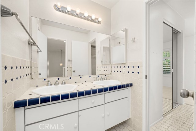 7667 Whitewater Drive, Huntington Beach CA: https://media.crmls.org/medias/e1ae1f6d-29e7-4bcb-b50a-5510e7ca2827.jpg