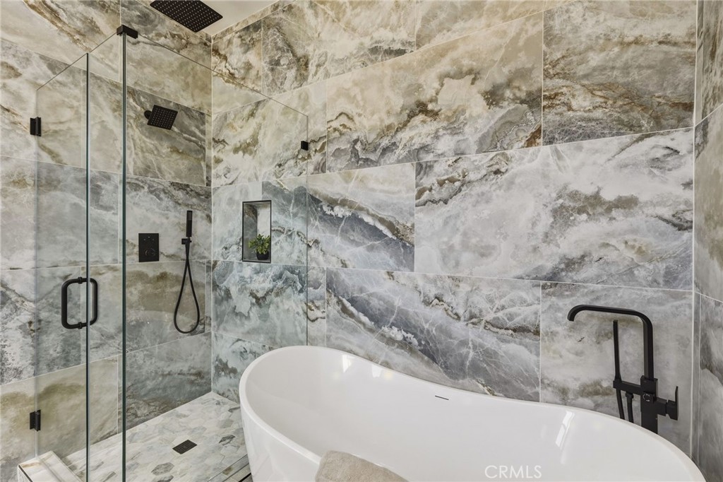 https://media.crmls.org/medias/e1ae7304-86ea-4b6c-afb0-ef7b1c2e9371.jpg?preset=X-Large