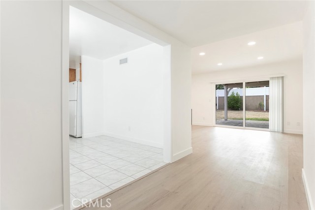 10415 Wish Avenue, Granada Hills CA: https://media.crmls.org/medias/e1af3e59-a205-481a-a5da-77626defadc6.jpg