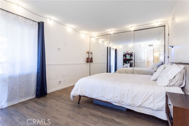 18307 Burbank Boulevard, Tarzana CA: https://media.crmls.org/medias/e1afa070-f5a2-43d3-9ab8-a3a4743151dd.jpg