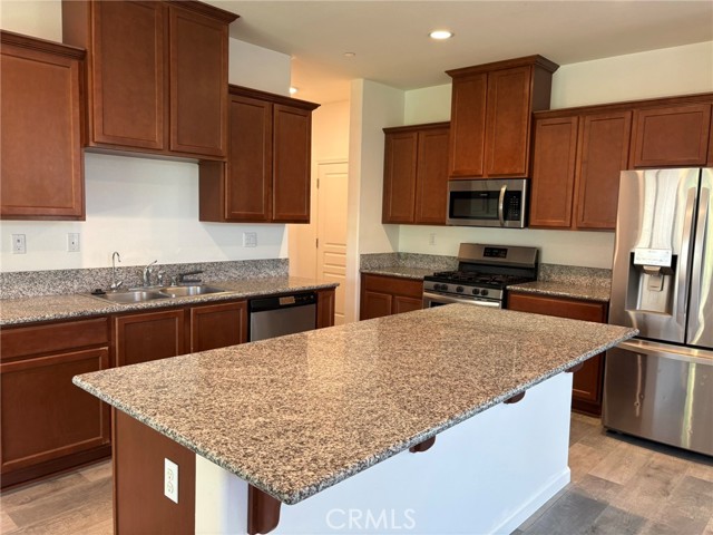 Detail Gallery Image 7 of 24 For 70 Drake St, Madera,  CA 93638 - 4 Beds | 2/1 Baths