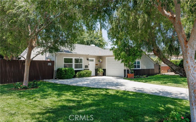 7441 Sylvia Avenue, Reseda CA: https://media.crmls.org/medias/e1b02b9e-518c-4da8-a5c8-f665f50d8937.jpg