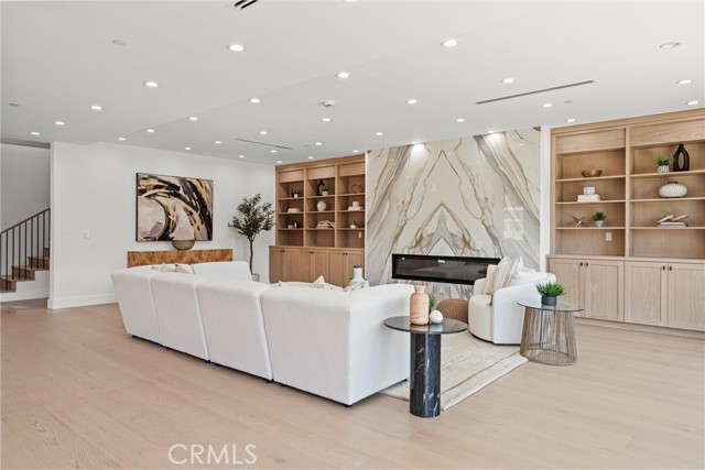 Detail Gallery Image 17 of 51 For 5258 Lemona Ave, Sherman Oaks,  CA 91411 - 4 Beds | 5 Baths