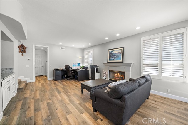 19025 Bayhill Lane, Huntington Beach CA: https://media.crmls.org/medias/e1b11137-5137-48fa-b7a6-7cdf13774c02.jpg