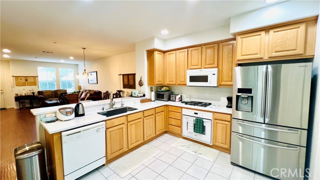 Detail Gallery Image 4 of 34 For 2652 W Madison Cir, Anaheim,  CA 92801 - 2 Beds | 2/1 Baths