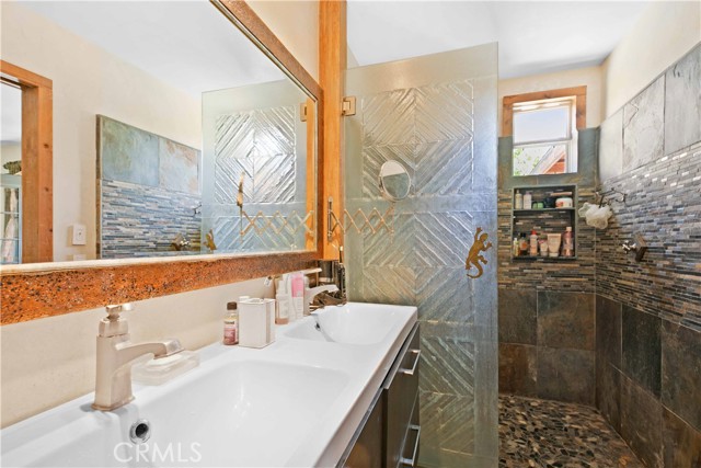 21101 Rosedell Drive, Saugus CA: https://media.crmls.org/medias/e1b18430-07a0-4e79-8cf9-40265fb9c57d.jpg