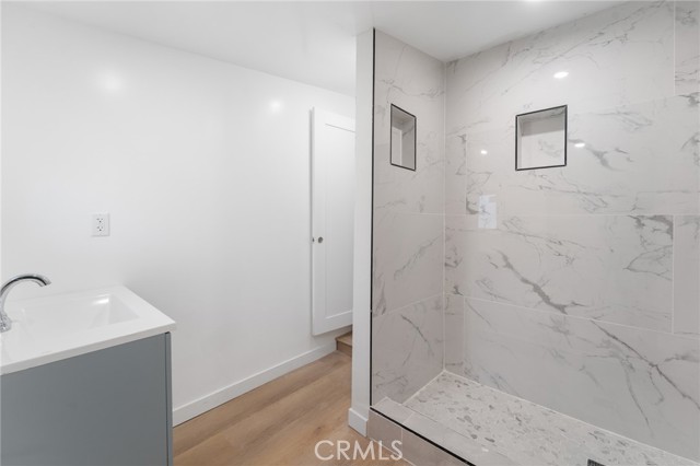 Detail Gallery Image 8 of 12 For 8510 Wilbur, Northridge,  CA 91324 - 2 Beds | 2 Baths