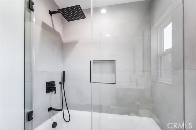 Detail Gallery Image 46 of 47 For 6230 Beeman Ave, North Hollywood,  CA 91606 - 6 Beds | 4/2 Baths