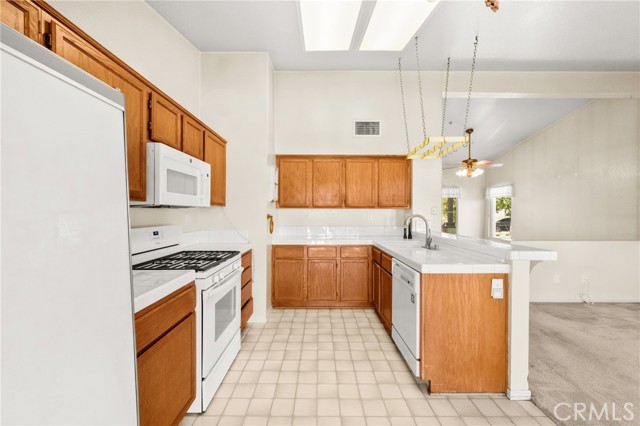 2755 Cambridge Avenue, Hemet CA: https://media.crmls.org/medias/e1b3f7a5-ea49-4d21-9db1-16c05e6ae265.jpg