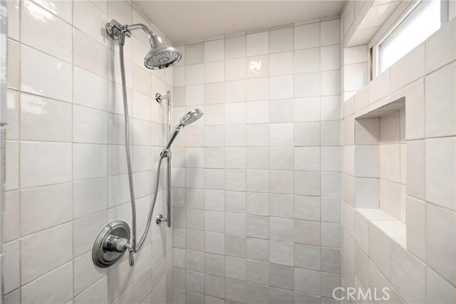 E1b4650d 2424 44a9 B432 952eb043d8f9