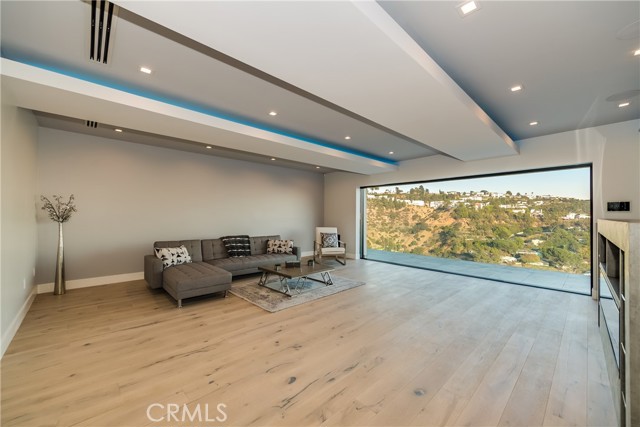 Detail Gallery Image 17 of 75 For 8401 Wyndham Rd, Hollywood Hills,  CA 90046 - 5 Beds | 6 Baths