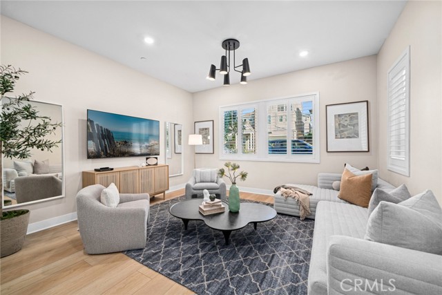 Detail Gallery Image 2 of 46 For 163 Crossover, Irvine,  CA 92618 - 4 Beds | 3/1 Baths