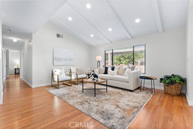 Detail Gallery Image 8 of 68 For 2544 Park Lake, Santa Ana,  CA 92705 - 2 Beds | 2 Baths