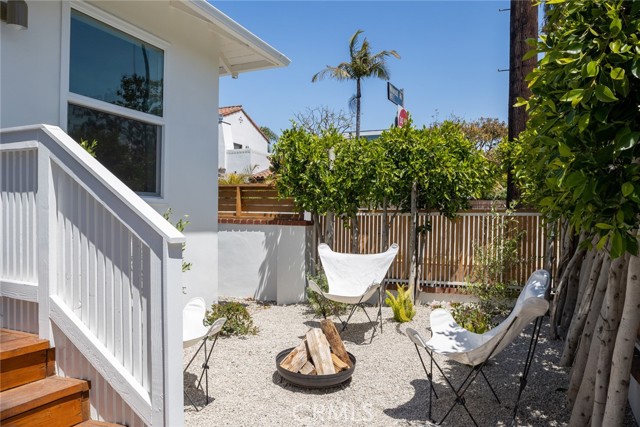 Detail Gallery Image 8 of 46 For 857 Milwood Ave, Venice,  CA 90291 - 2 Beds | 2 Baths