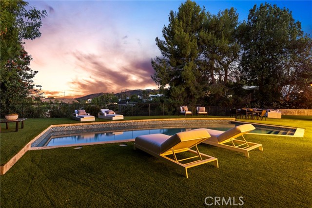 4406 Medley Place, Encino CA: https://media.crmls.org/medias/e1b6b88c-570a-4062-a66e-a991d751e666.jpg
