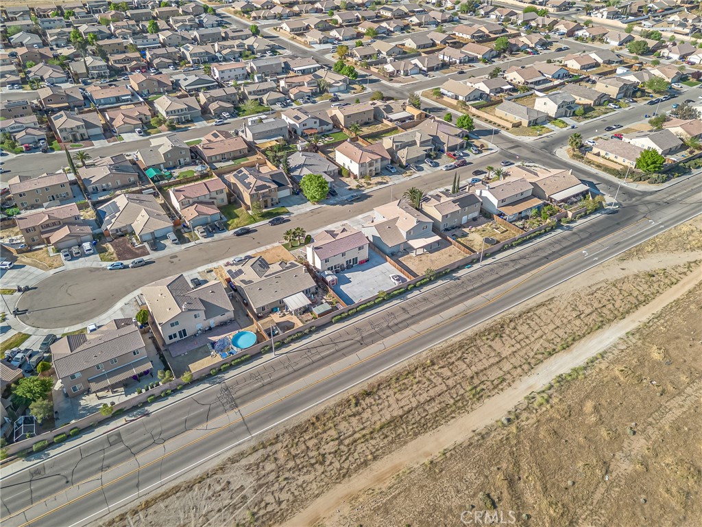 https://media.crmls.org/medias/e1b6be67-fc66-46a8-9648-d1f9e35dae91.jpg?preset=X-Large